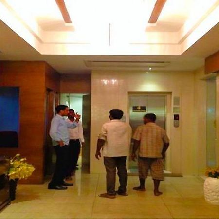 Hotel Srivatsa คาคินาดา ภายนอก รูปภาพ