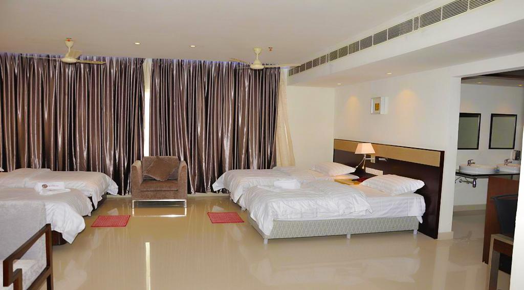Hotel Srivatsa คาคินาดา ภายนอก รูปภาพ